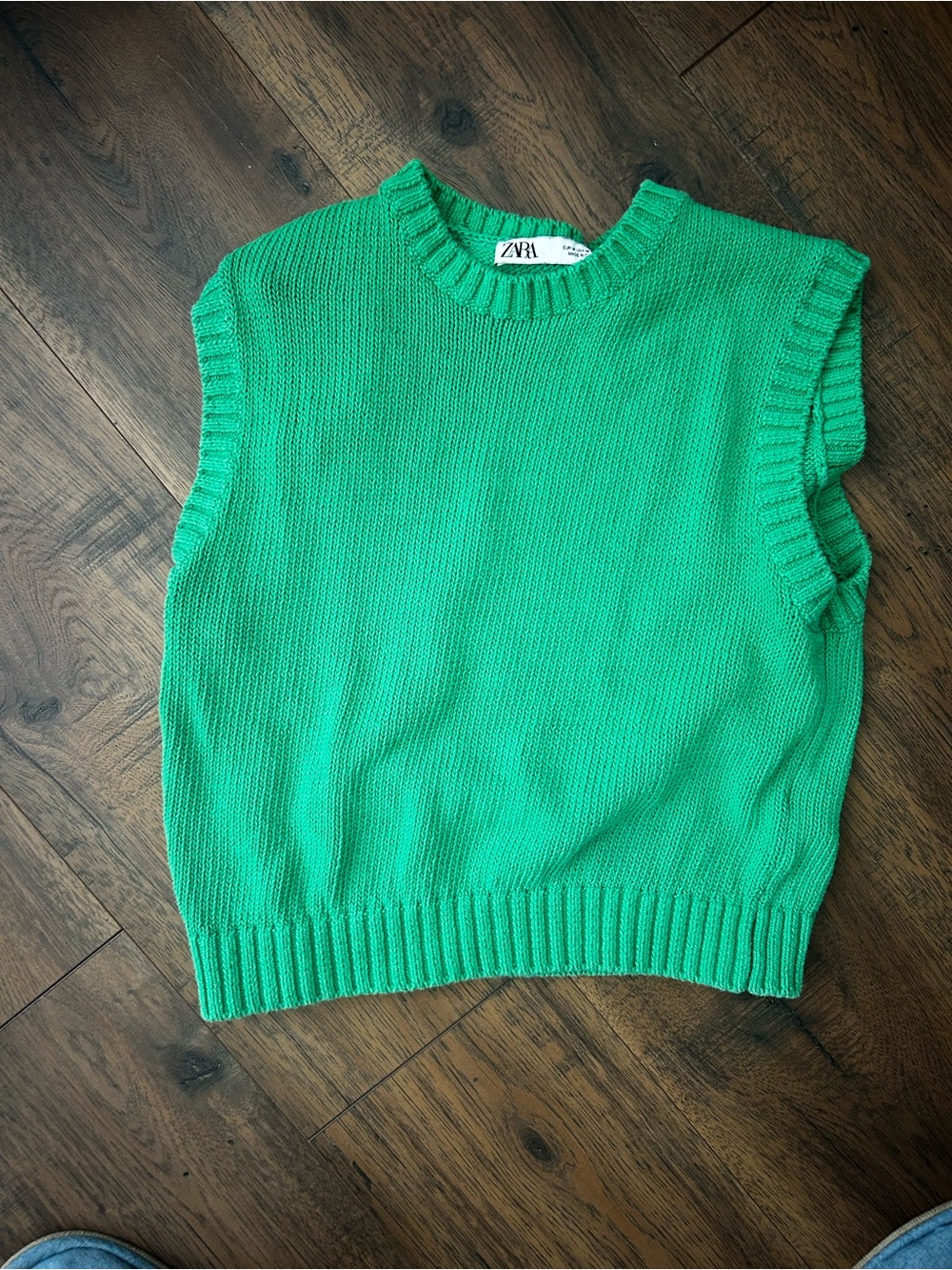 ZARA Bright Green Sleeveless Knit V-Neck Sweater Vest